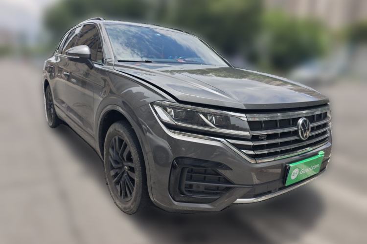 Used Volkswagen Touareg 2023 2.0 TSI RuiShang Edition Front Right 45 Deg