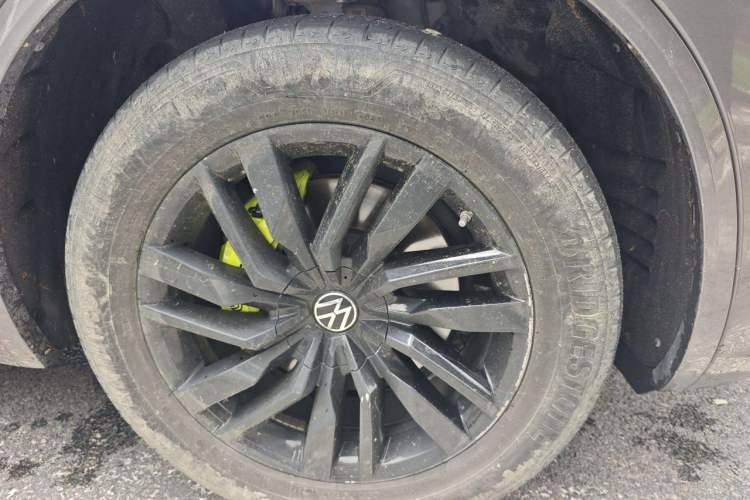 Used Volkswagen Touareg 2023 2.0 TSI RuiShang Edition Right Front Wheel Hub