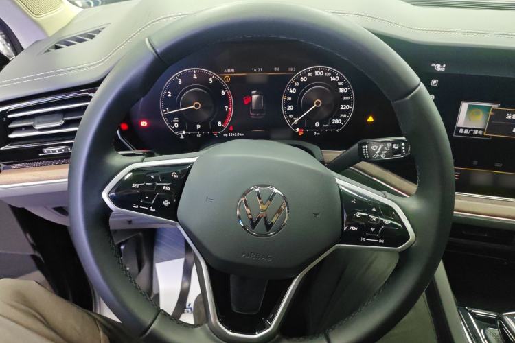 Used Volkswagen Touareg 2023 2.0 TSI RuiShang Edition Steering Wheel