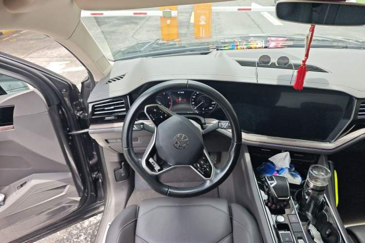 Used Volkswagen Touareg 2023 2.0 TSI RuiShang Edition Steering Wheel
