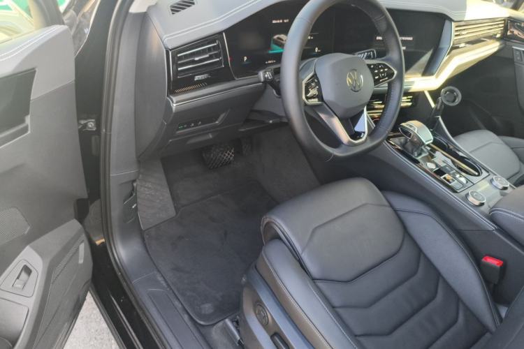 Used Volkswagen Touareg 2025 2.0TSI Ruiyue Edition Driver Seat