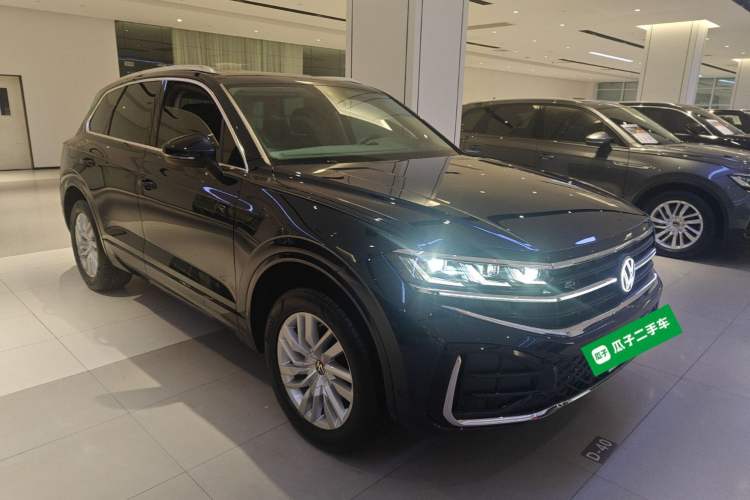 Used Volkswagen Touareg 2025 2.0 TSI Sharp Edition Front Right 45 Deg
