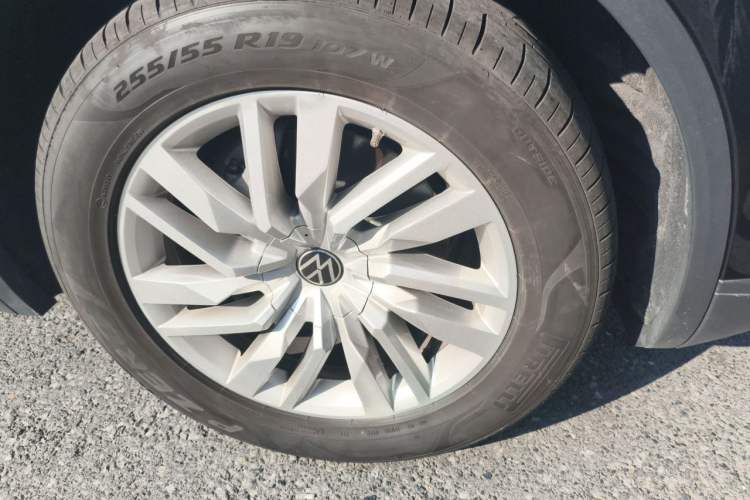 Used Volkswagen Touareg 2025 2.0TSI Ruiyue Edition Right Front Wheel Hub