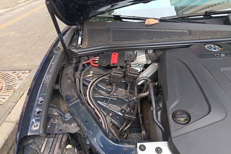 Used Volkswagen Touareg 2025 2.0 TSI Sharp Edition Engine Bay Right