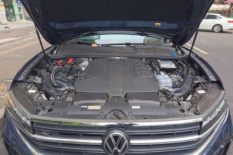 Used Volkswagen Touareg 2025 2.0 TSI Sharp Edition Engine Bay