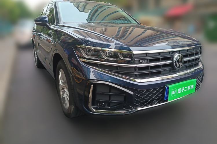 Used Volkswagen Touareg 2025 2.0 TSI Sharp Edition Front Right 45 Deg