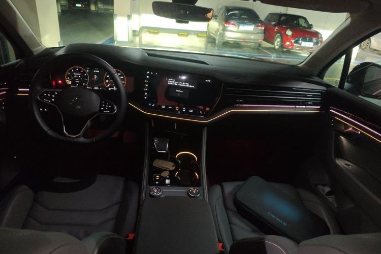 Used Volkswagen Touareg 2026 3.0TSI Sharp Edition Moon Black Sports Package Center Console