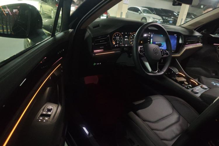 Used Volkswagen Touareg 2026 3.0TSI Sharp Edition Moon Black Sports Package Driver Seat