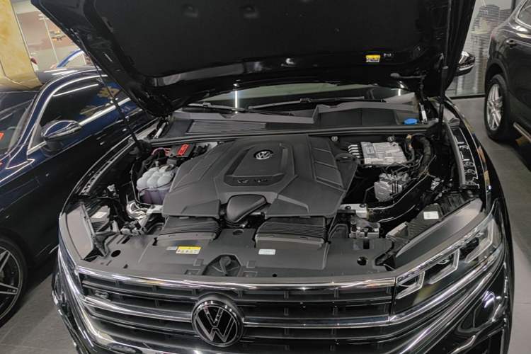 Used Volkswagen Touareg 2026 3.0TSI Sharp Edition Classic Sports Package Engine Bay