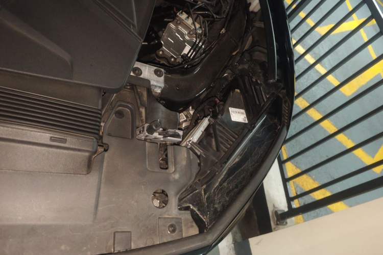 Used Volkswagen Touareg 2026 3.0TSI Sharp Edition Moon Black Sports Package Engine Bay Left