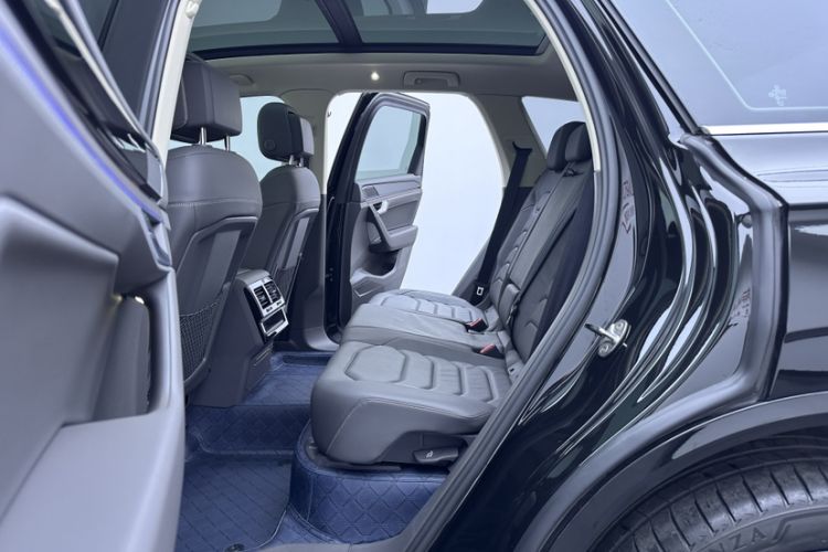 Used Volkswagen Touareg 2026 3.0TSI Sharp Edition Classic Sports Package Interior 1