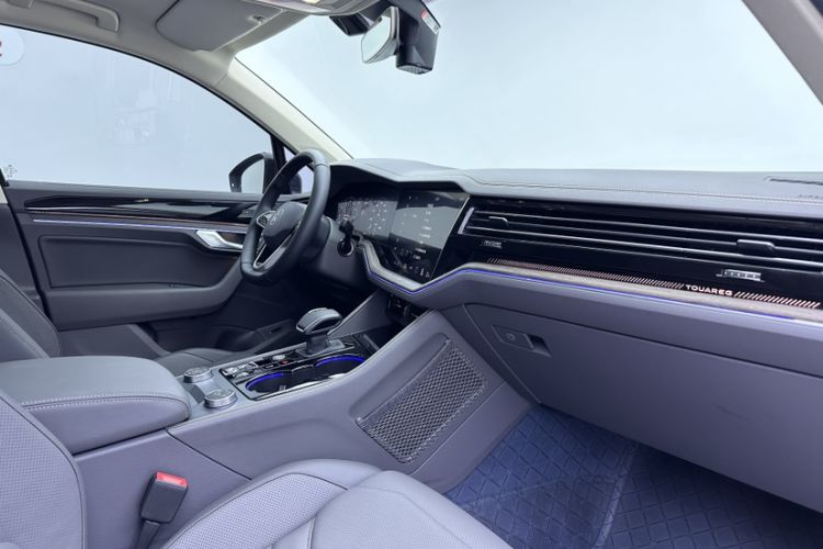 Used Volkswagen Touareg 2026 3.0TSI Sharp Edition Classic Sports Package Interior 11