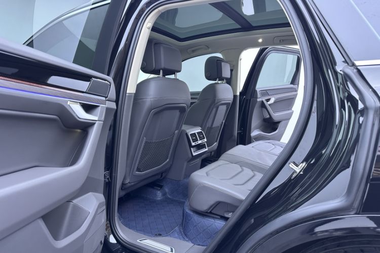 Used Volkswagen Touareg 2026 3.0TSI Sharp Edition Classic Sports Package Interior 2