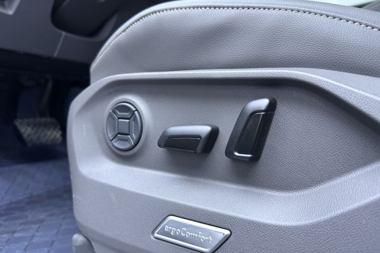 Used Volkswagen Touareg 2026 3.0TSI Sharp Edition Classic Sports Package Interior 4