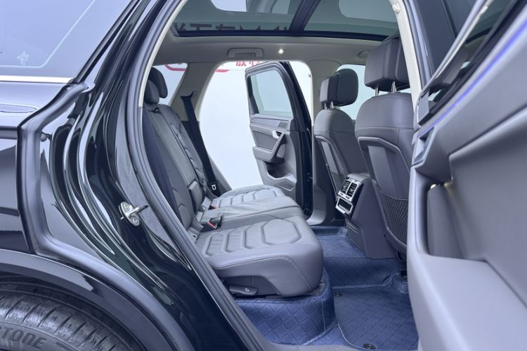 Used Volkswagen Touareg 2026 3.0TSI Sharp Edition Classic Sports Package Interior 5