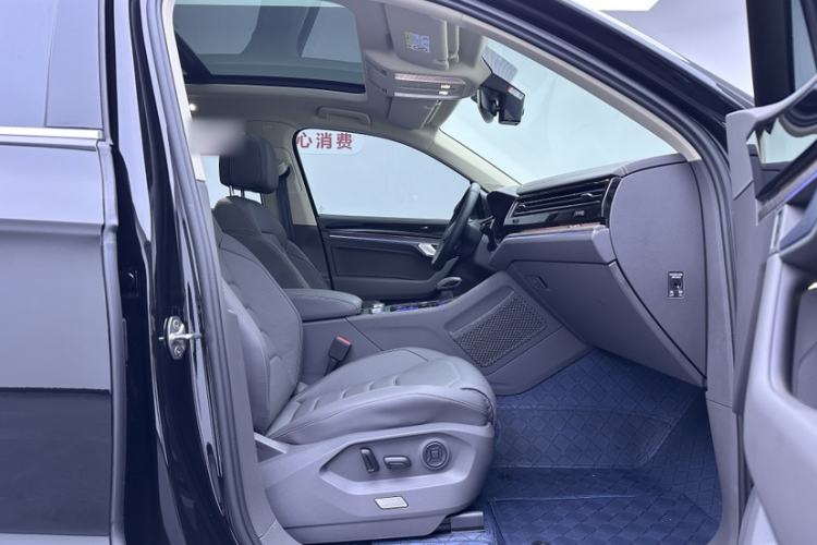 Used Volkswagen Touareg 2026 3.0TSI Sharp Edition Classic Sports Package Interior 7