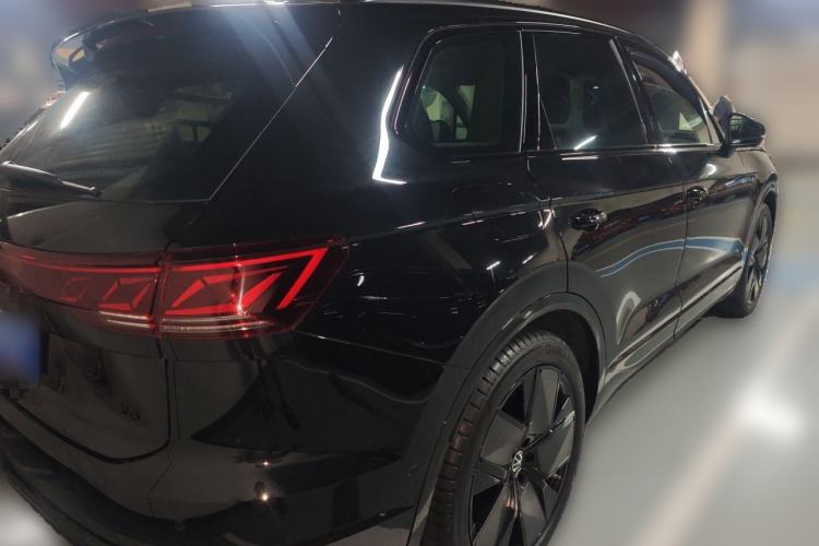Used Volkswagen Touareg 2026 3.0TSI Sharp Edition Moon Black Sports Package Rear Right 45 Deg