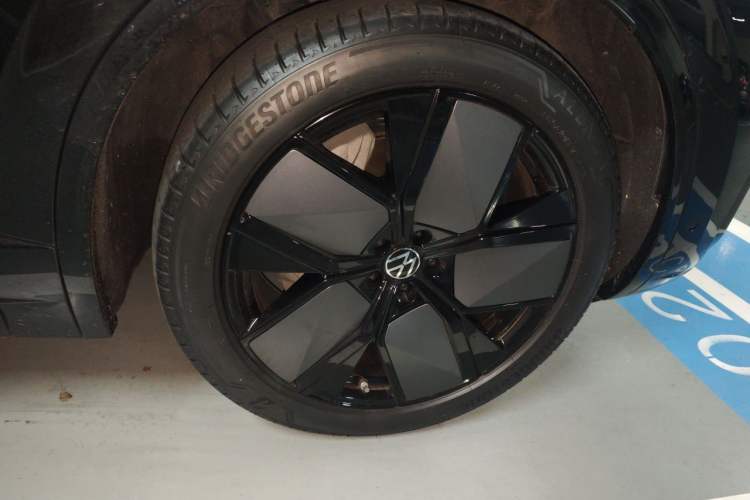 Used Volkswagen Touareg 2026 3.0TSI Sharp Edition Moon Black Sports Package Right Front Wheel Hub