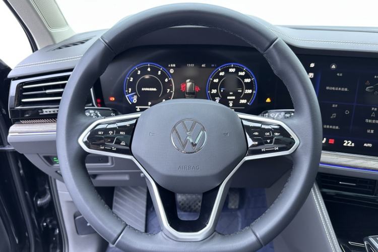 Used Volkswagen Touareg 2026 3.0TSI Sharp Edition Classic Sports Package Steering Wheel