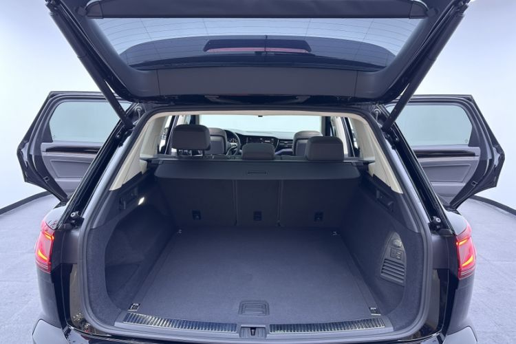 Used Volkswagen Touareg 2026 3.0TSI Sharp Edition Classic Sports Package Trunk