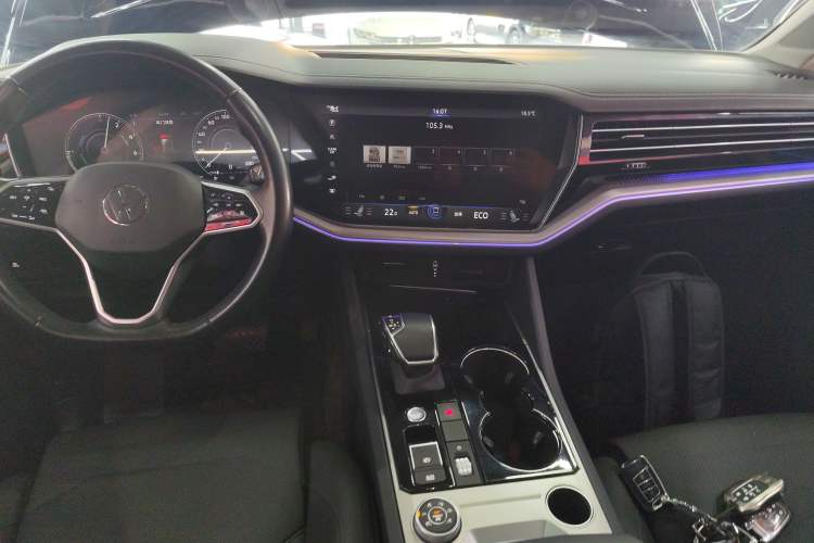 Used Volkswagen Touareg New Energy 2021 eHybrid Audio And AC Panel