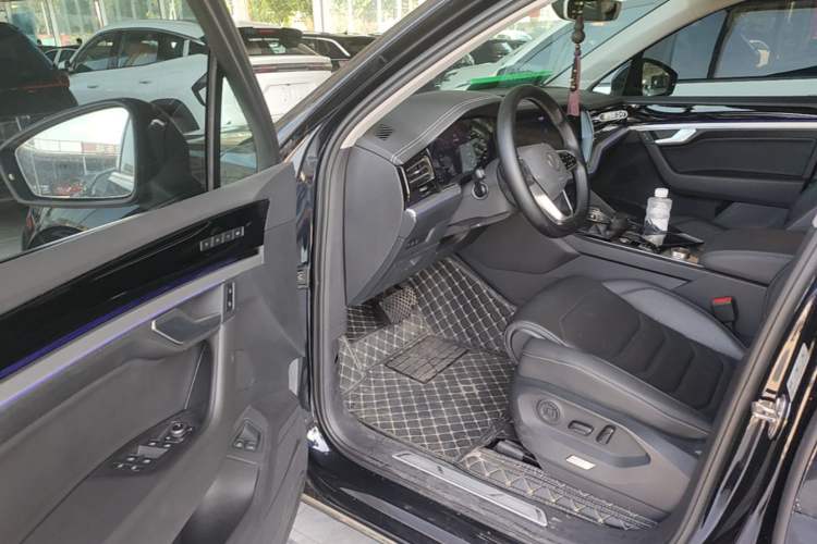 Used Volkswagen Touareg New Energy 2021 eHybrid Driver Seat