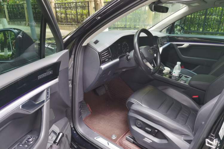 Used Volkswagen Touareg New Energy 2021 eHybrid Driver Seat