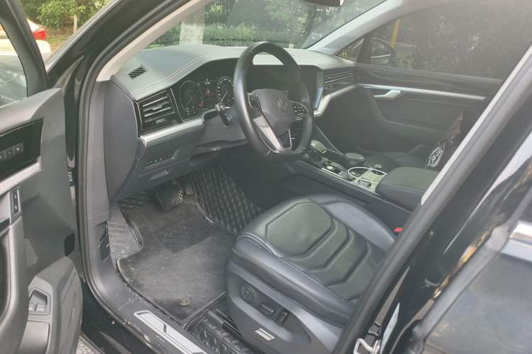 Used Volkswagen Touareg New Energy 2021 eHybrid Driver Seat