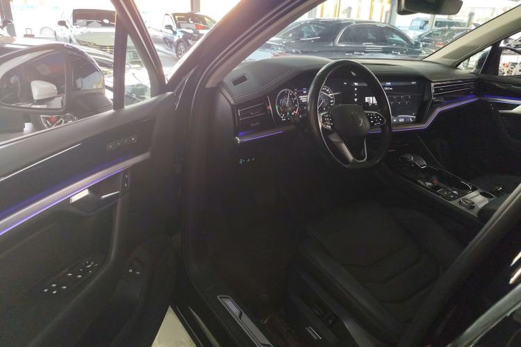 Used Volkswagen Touareg New Energy 2021 eHybrid Driver Seat