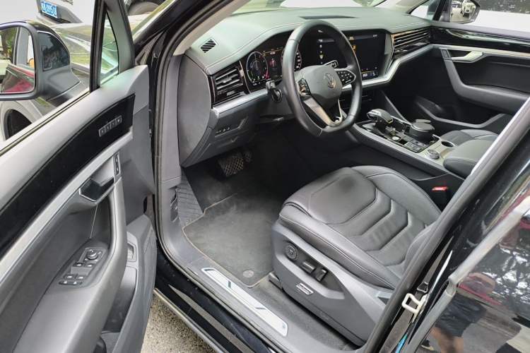 Used Volkswagen Touareg New Energy 2021 eHybrid Driver Seat