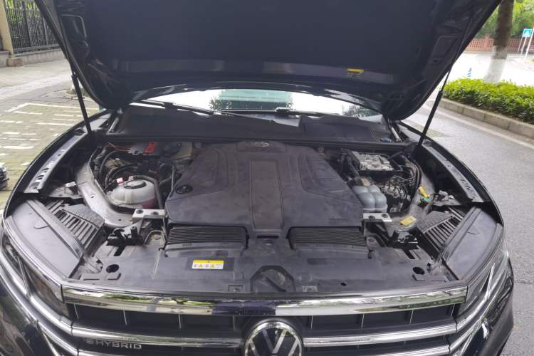 Used Volkswagen Touareg New Energy 2021 eHybrid Engine Bay