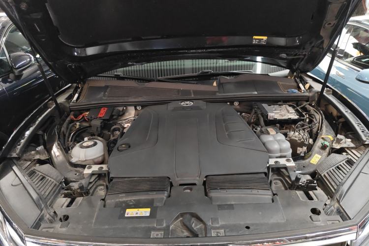 Used Volkswagen Touareg New Energy 2021 eHybrid Engine Bay