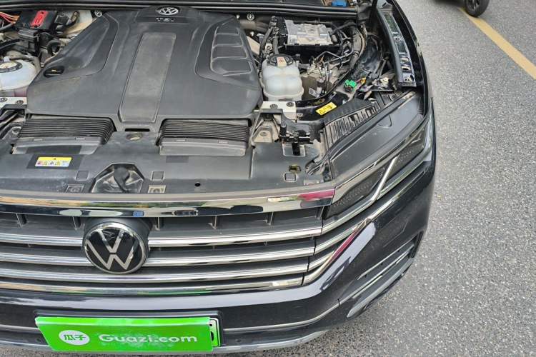 Used Volkswagen Touareg New Energy 2021 eHybrid Engine Bay Left