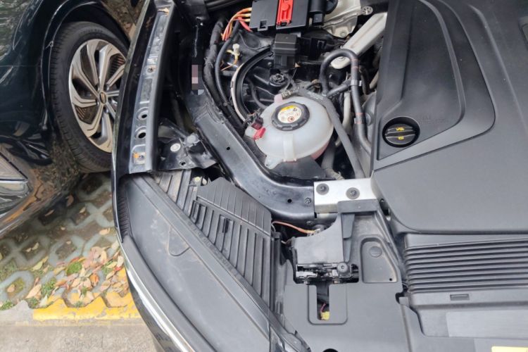 Used Volkswagen Touareg New Energy 2021 eHybrid Engine Bay Right