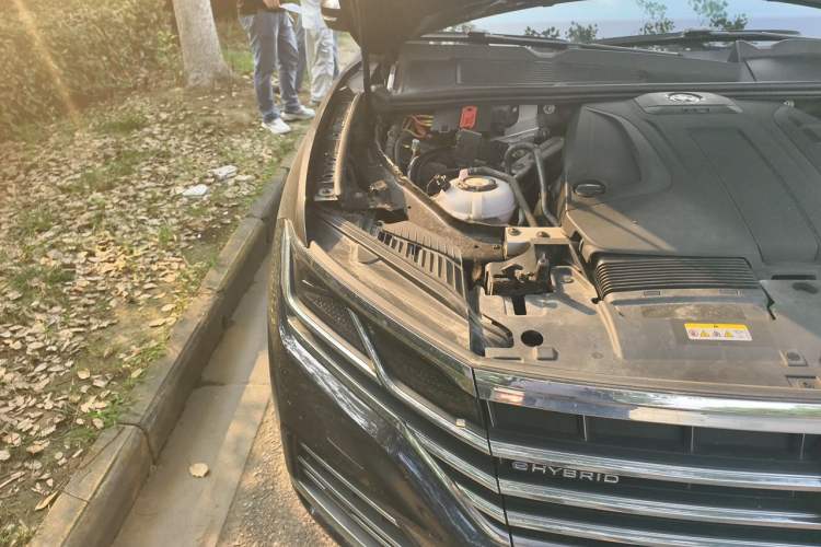 Used Volkswagen Touareg New Energy 2021 eHybrid Engine Bay Right