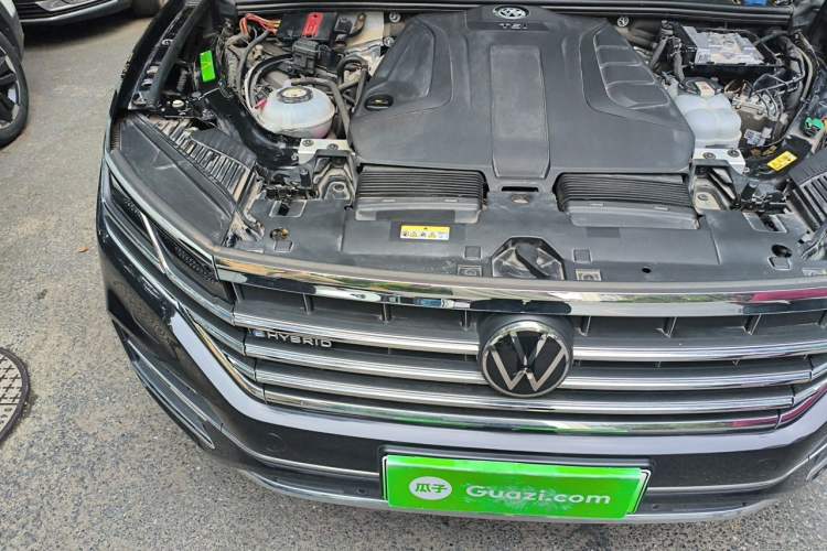 Used Volkswagen Touareg New Energy 2021 eHybrid Engine Bay Right