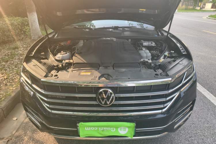 Used Volkswagen Touareg New Energy 2021 eHybrid Engine Bay