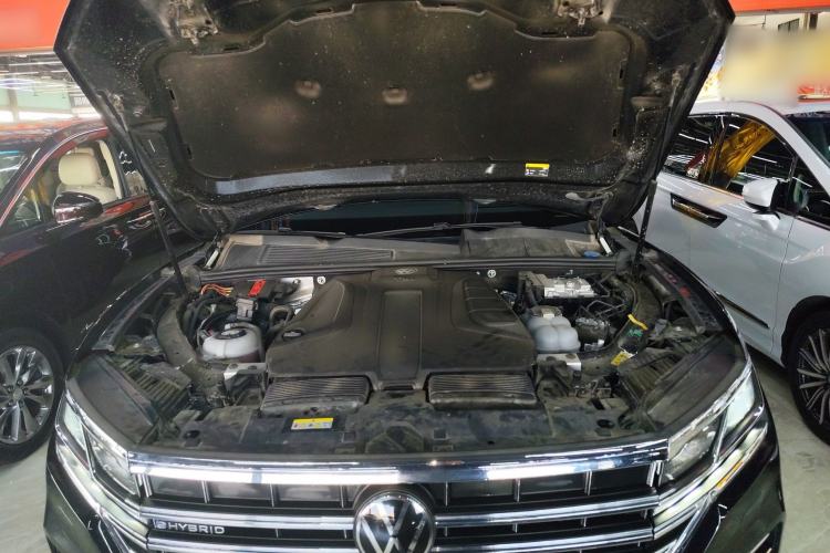 Used Volkswagen Touareg New Energy 2021 eHybrid Engine Bay