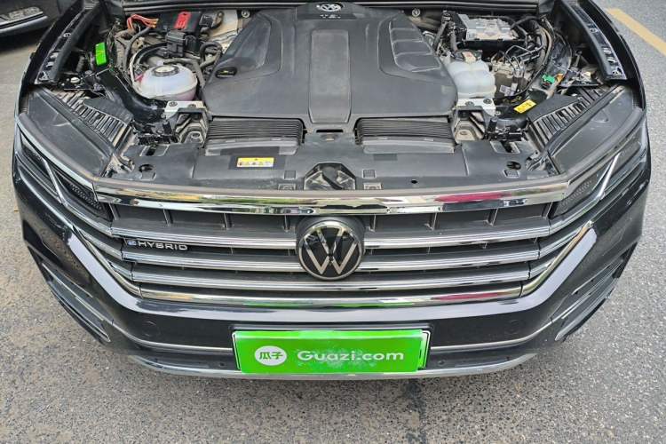 Used Volkswagen Touareg New Energy 2021 eHybrid Engine Bay