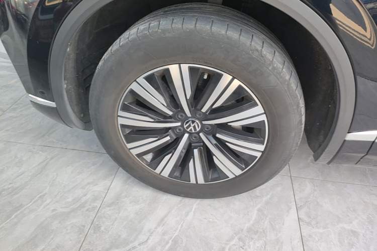 Used Volkswagen Touareg New Energy 2021 eHybrid Exterior 4