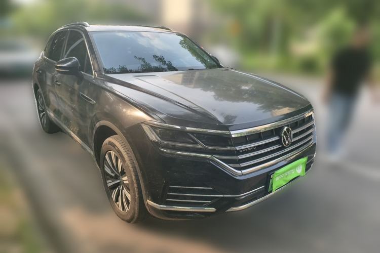 Used Volkswagen Touareg New Energy 2021 eHybrid Front Right 45 Deg