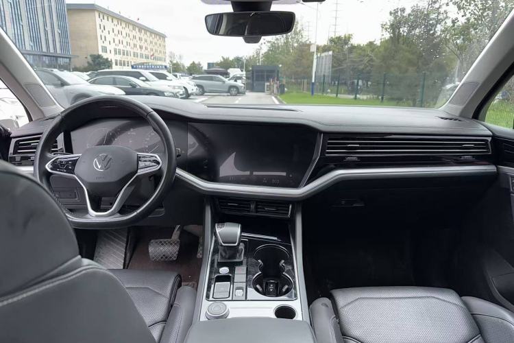 Used Volkswagen Touareg New Energy 2021 eHybrid Interior 1