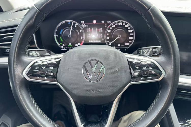 Used Volkswagen Touareg New Energy 2021 eHybrid Interior 2
