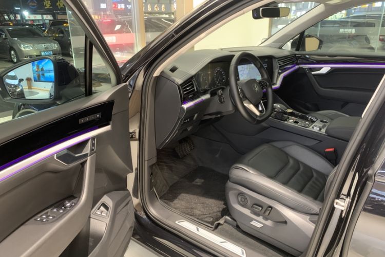 Used Volkswagen Touareg New Energy 2021 eHybrid Interior 3
