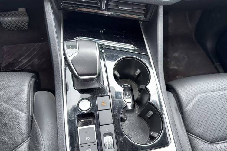 Used Volkswagen Touareg New Energy 2021 eHybrid Interior 4