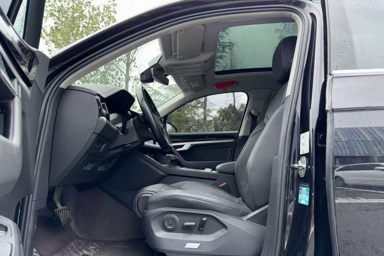 Used Volkswagen Touareg New Energy 2021 eHybrid Interior 5