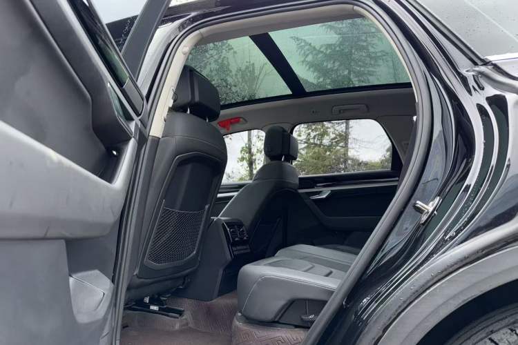 Used Volkswagen Touareg New Energy 2021 eHybrid Interior 6