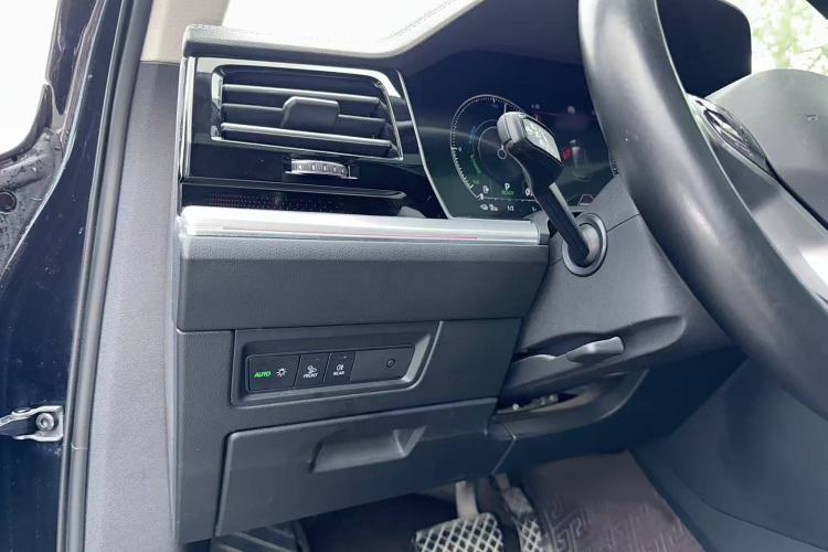 Used Volkswagen Touareg New Energy 2021 eHybrid Interior 8