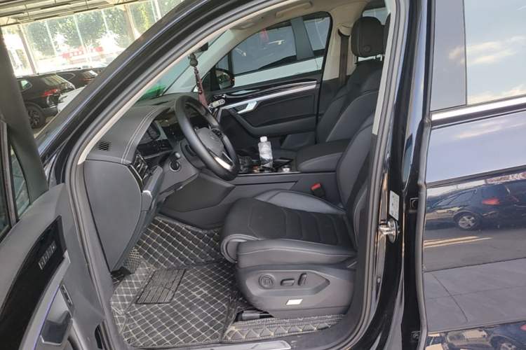 Used Volkswagen Touareg New Energy 2021 eHybrid Left Front Seat