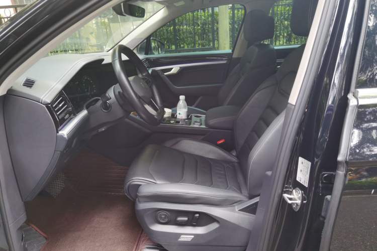 Used Volkswagen Touareg New Energy 2021 eHybrid Left Front Seat